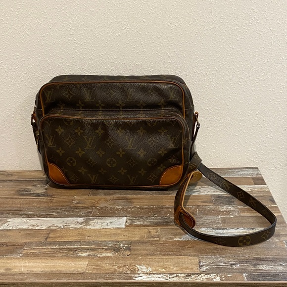 Louis Vuitton Monogram Nile Messenger/Crossbody Bag - Picture 1 of 16